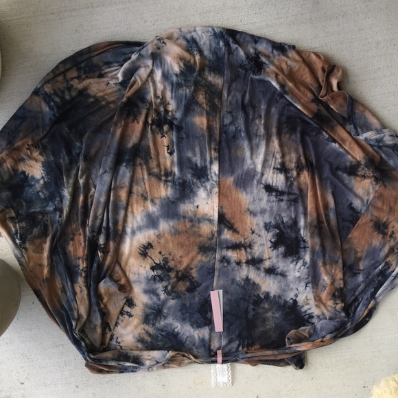 Mists of Avalon Kimono - Picture 2 of 4